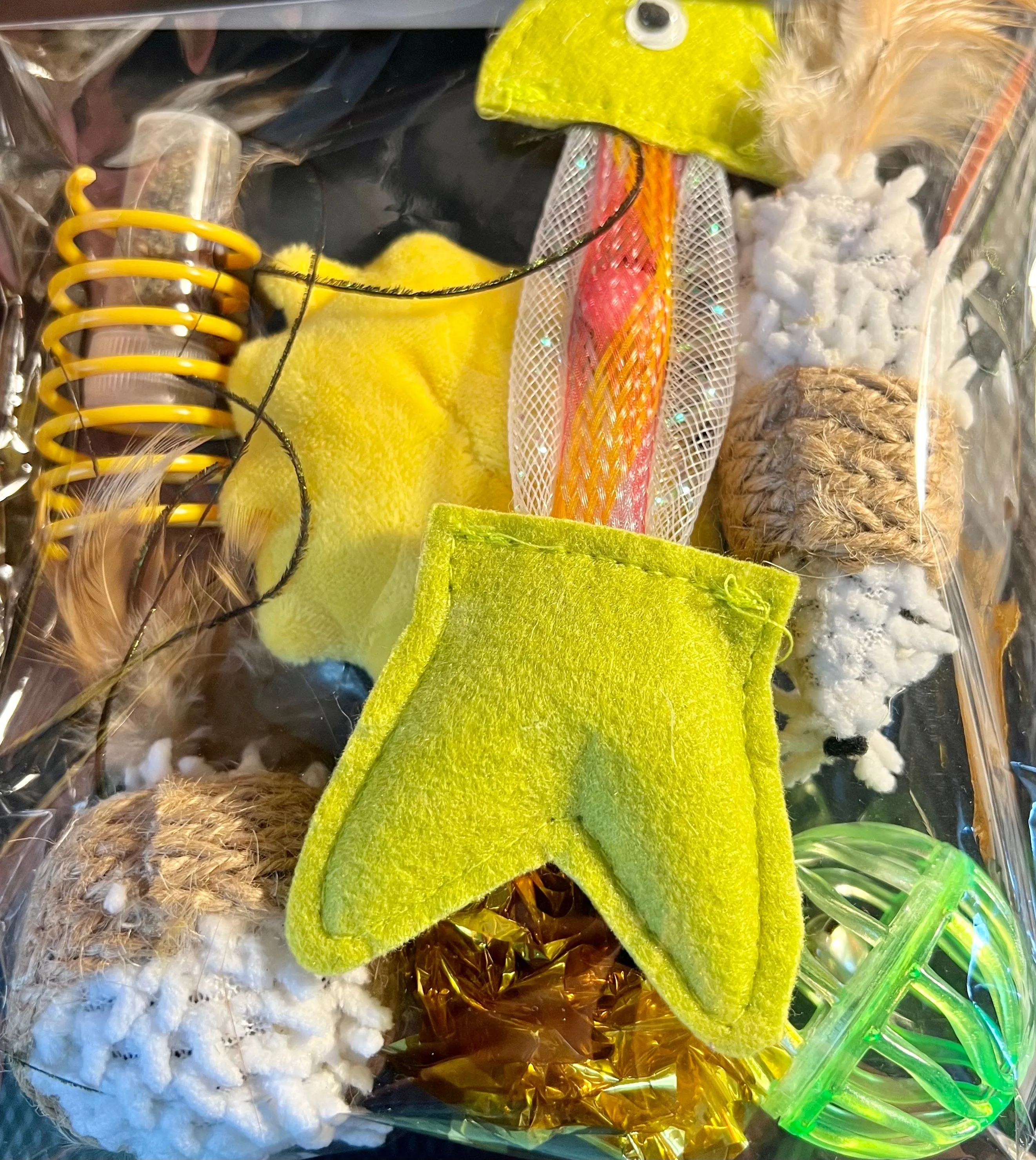 Furprize! Durian- green, Assorted Catnip Infusion Toys